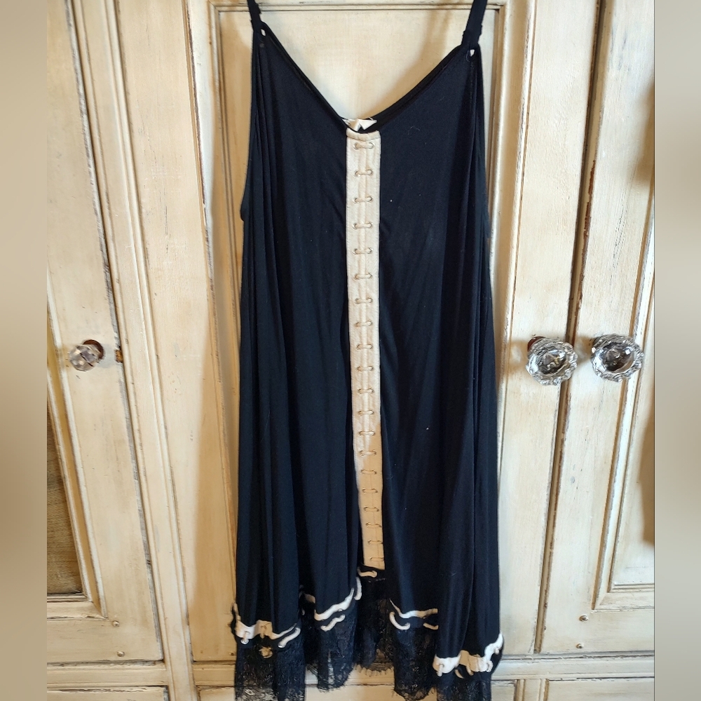 POL large really cute summer dress so much detail going on